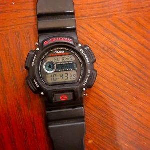 Black G shock Casio 200M shock resist.